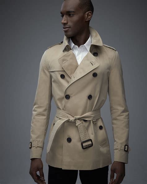 burberry sandringham short trench coat.